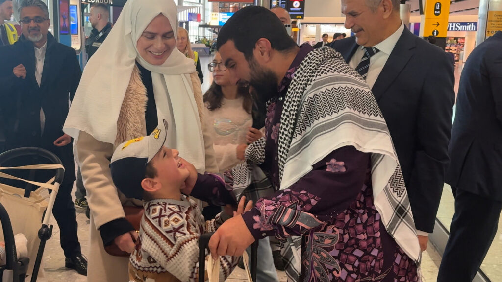 journalist-sami-hamdi-arrives-in-london-after-2-weeks-in-ice-detention