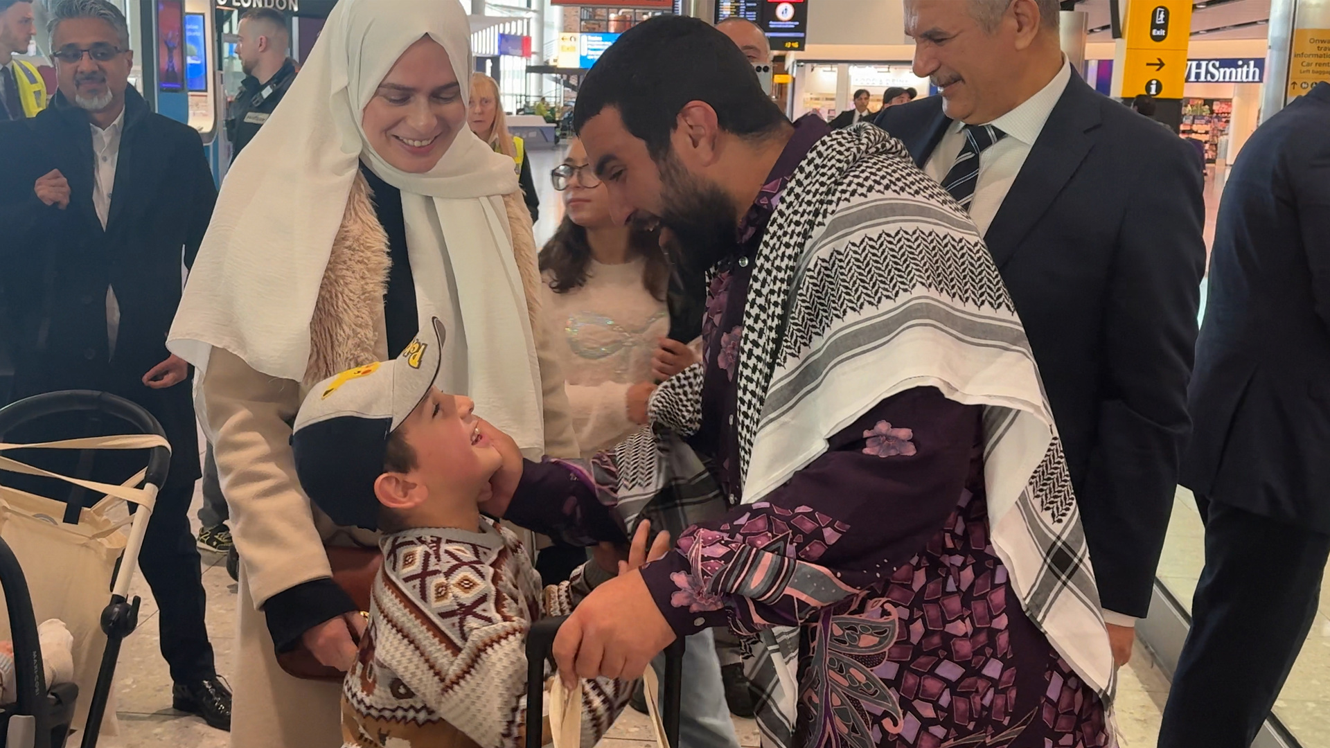 journalist-sami-hamdi-arrives-in-london-after-2-weeks-in-ice-detention