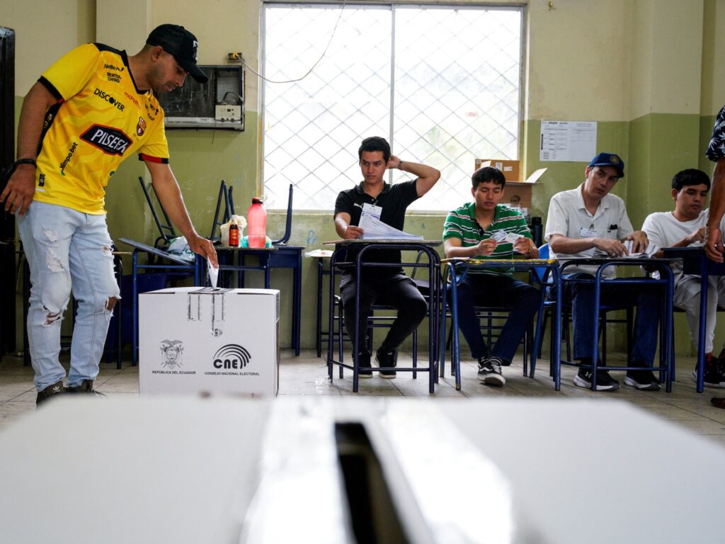 ecuador-votes-on-return-of-us-military-bases-to-tackle-drug-violence