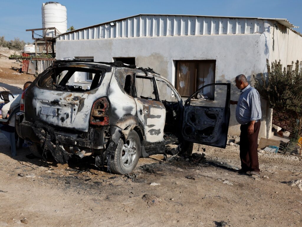 israeli-settlers-torch-homes-and-vehicles-in-palestinian-west-bank-villages