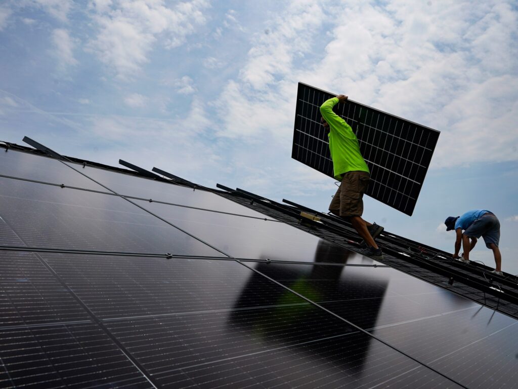 us-families’-‘mind-blown’-with-cuts-to-solar-rooftop-funds
