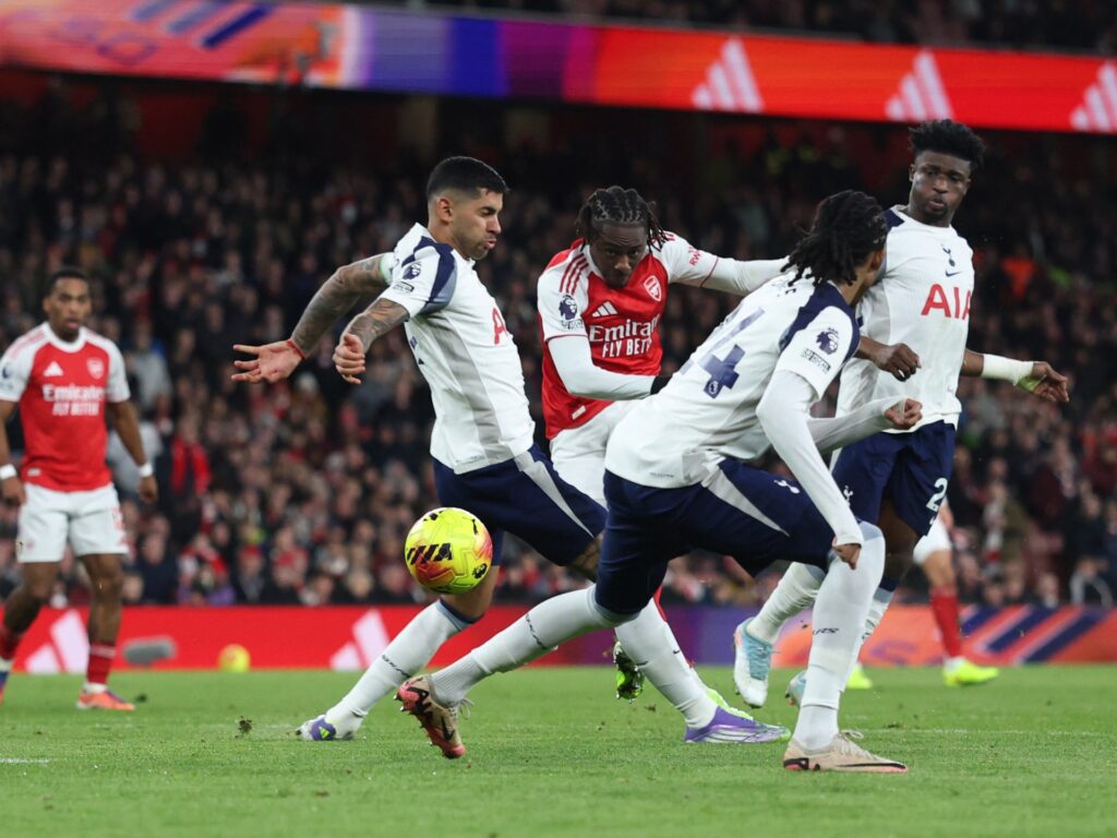 arsenal-thrash-tottenham-to-go-six-points-clear-as-eze-grabs-hat-trick