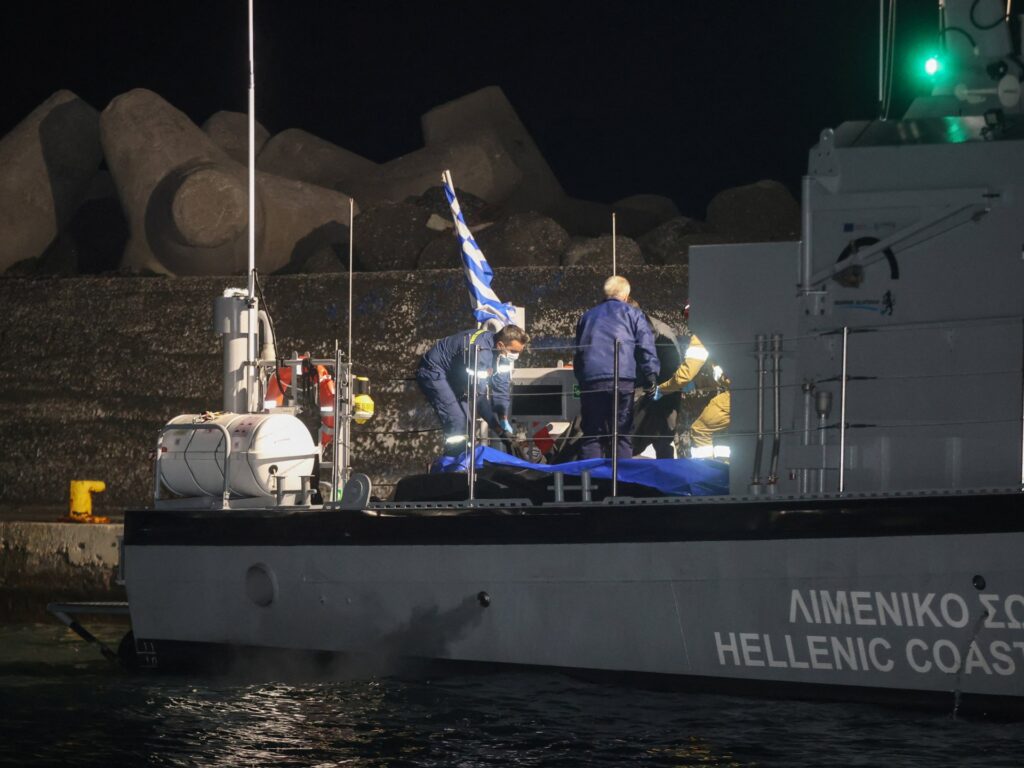 bodies-of-17-people-found-in-boat-off-of-greece’s-crete