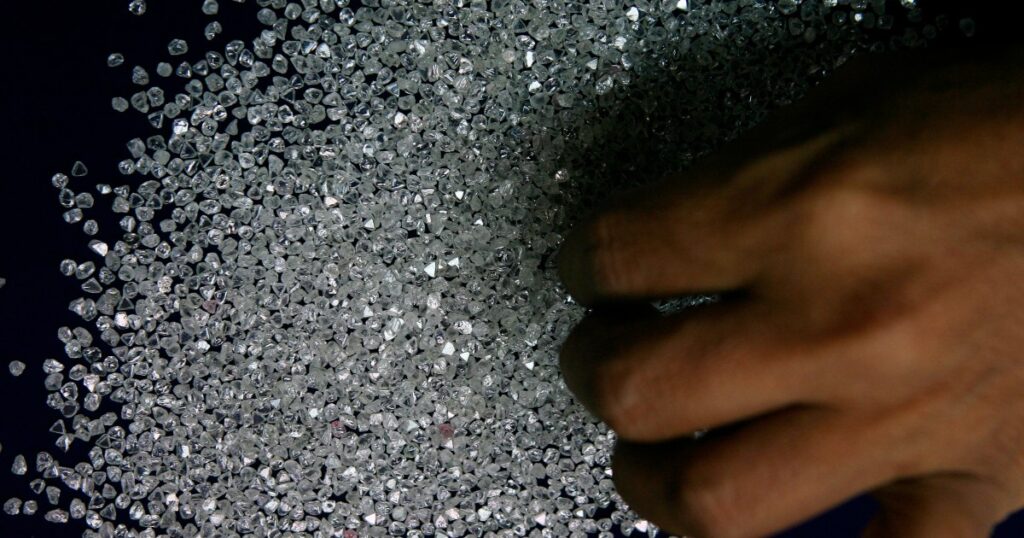 us-tariffs-ruin-education-dreams-for-children-in-india’s-diamond-hub