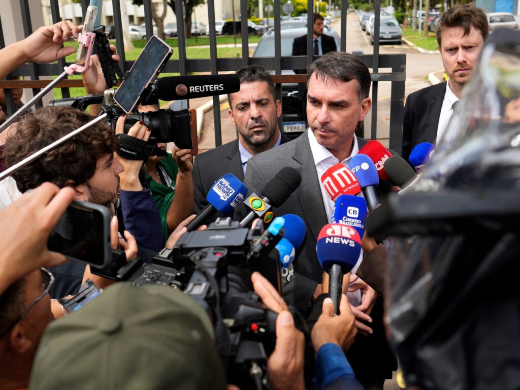 flavio-bolsonaro-retracts-suggestion-of-a-‘price’-to-end-2026-election-bid