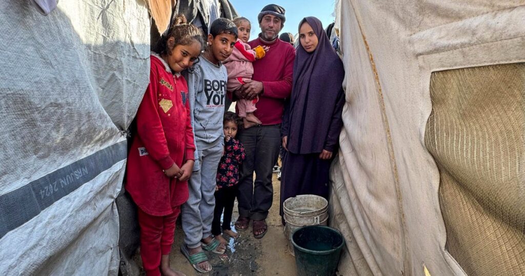 displaced-gaza-families-struggle-as-winter-storm-hits