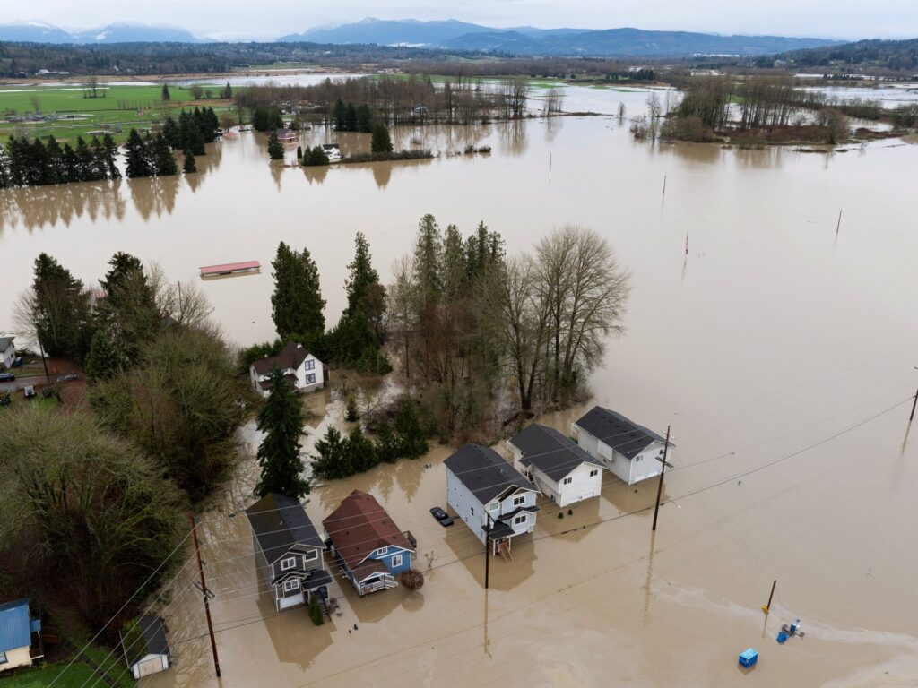 ‘catastrophic-flooding’-in-north-america’s-pacific-northwest-as-rains-ease