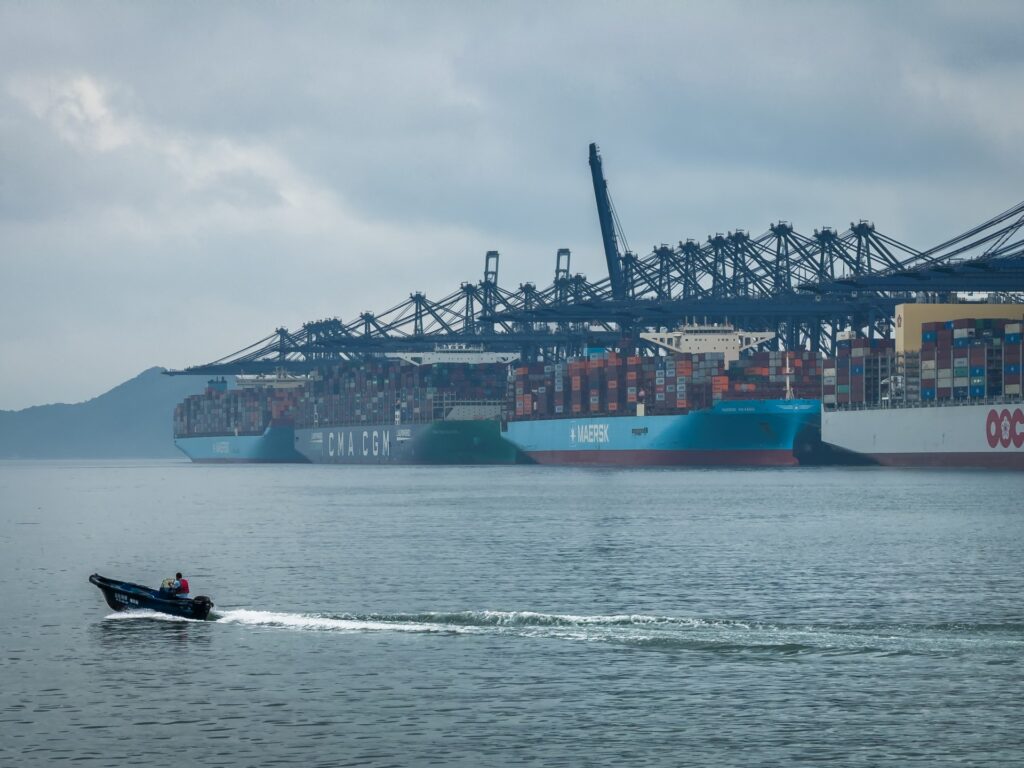 us-forces-stormed-cargo-ship-travelling-from-china-to-iran:-report