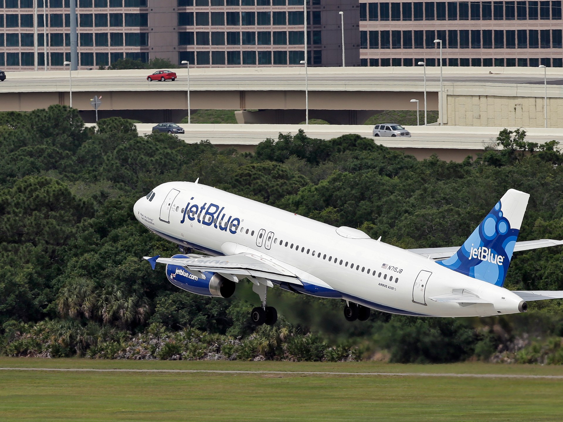 jetblue-flight-near-venezuela-avoids-‘midair-collision’-with-us-tanker