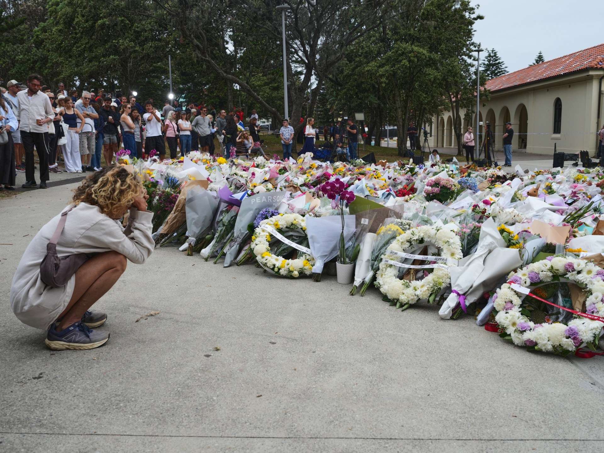 australian-police-say-bondi-beach-attackers-inspired-by-isil