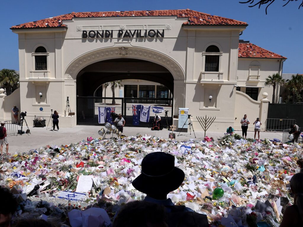 australian-police-charge-alleged-bondi-beach-gunman-as-first-funerals-held