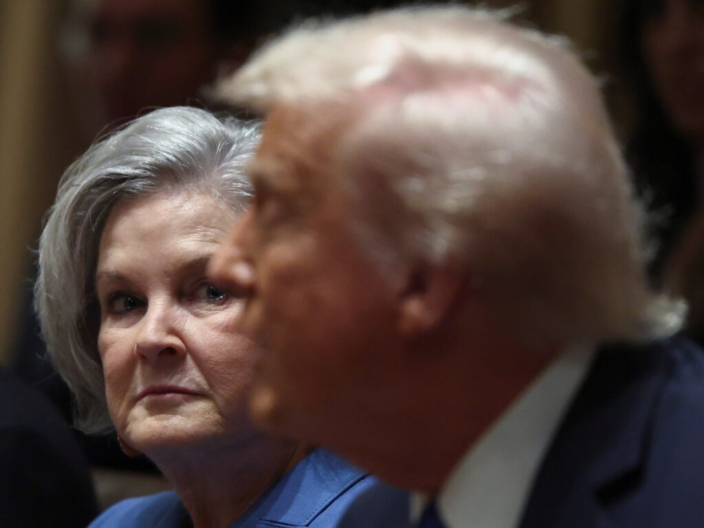 trump-stands-by-chief-of-staff-after-shock-remarks-about-vance,-bondi,-musk