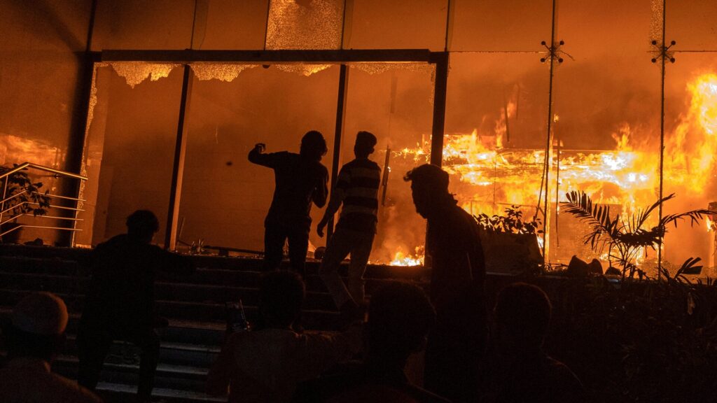 protesters-burn-buildings-in-bangladesh-after-youth-leader-killed