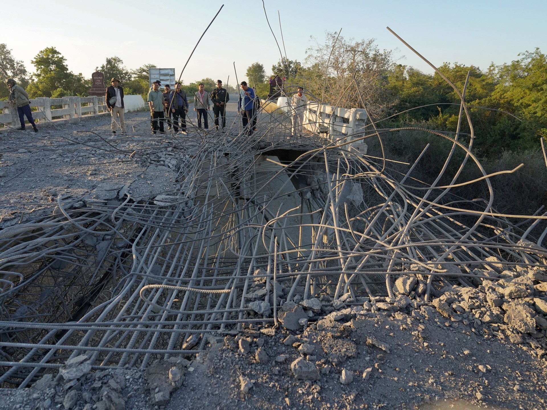 new-clashes-erupt-on-thai-cambodia-border-as-asean-convenes-peace-talks