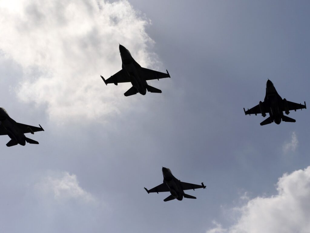 jordan-strikes-drug,-arms-smugglers-in-syria-border-region:-reports