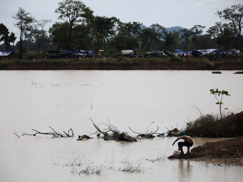 cambodia-blames-thailand-for-‘ruthless’-bombardment-amid-border-talks