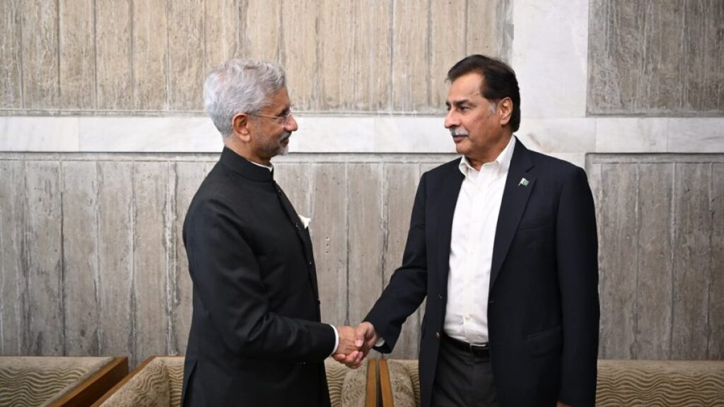 handshake-in-dhaka:-can-india-and-pakistan-revive-ties-in-2026?
