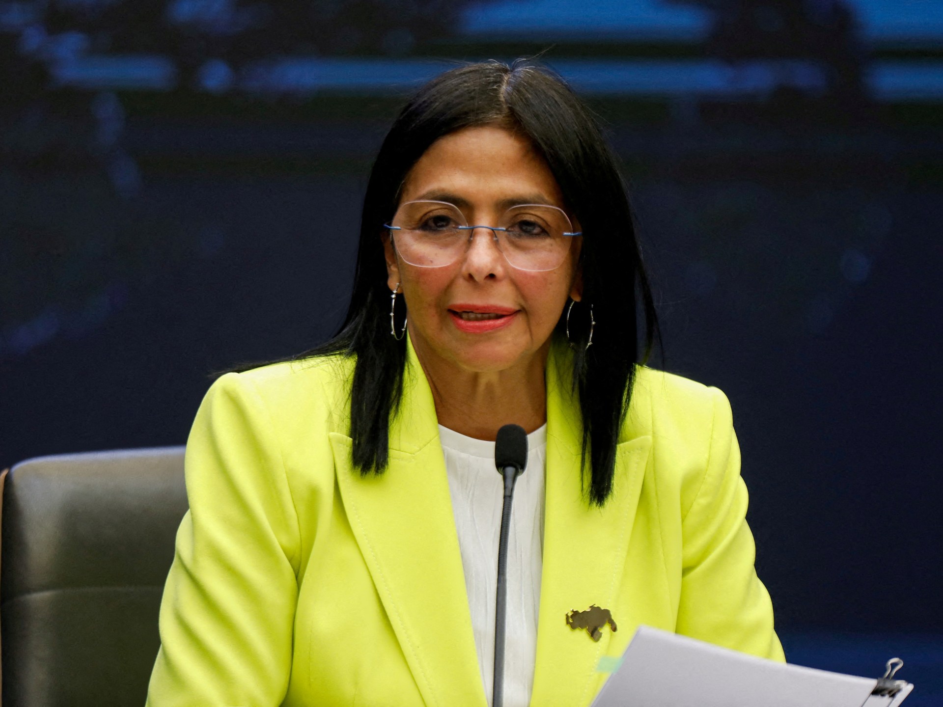 venezuelan-interim-leader-tones-down-criticism,-ready-to-‘work-with-the-us’