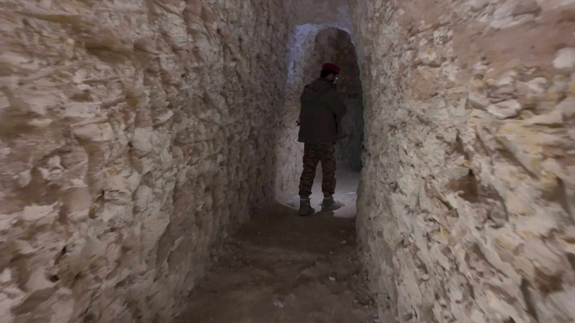 reporter-goes-inside-aleppo-tunnels-dug-by-sdf-fighters