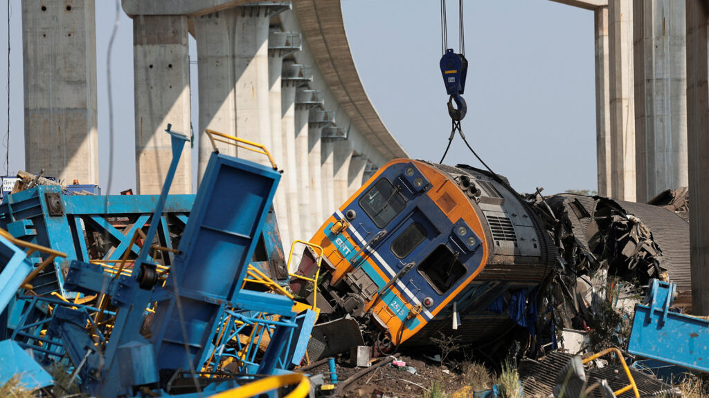crane-collapse-causes-deadly-train-crash-in-thailand