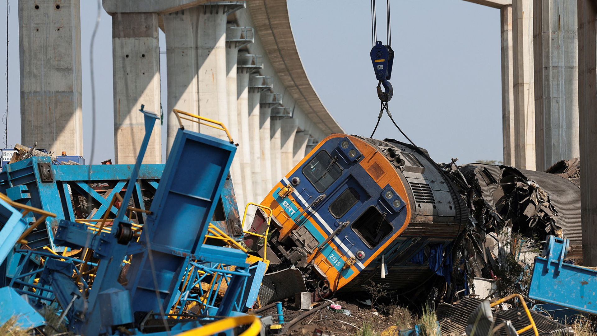 crane-collapse-causes-deadly-train-crash-in-thailand