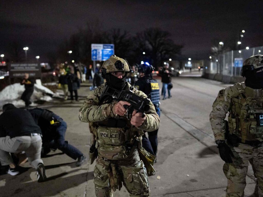 us-judge-orders-curbs-on-ice-agents’-actions-against-minnesota-protesters