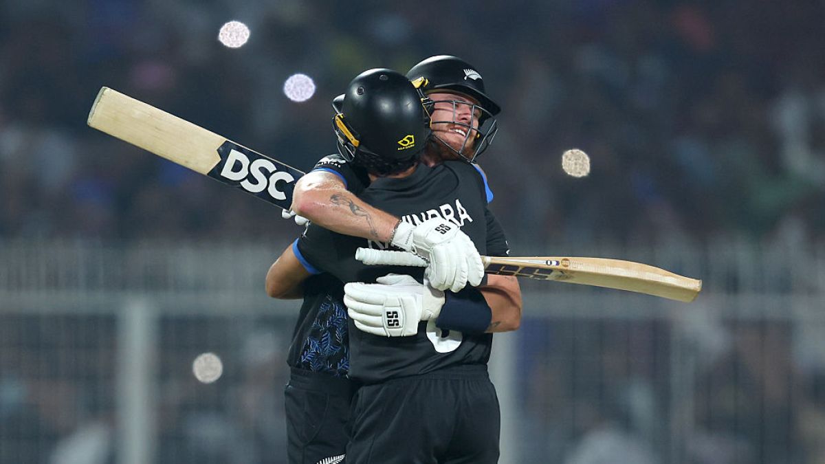 new-zealand-annihilate-south-africa-to-reach-t20-world-cup-final