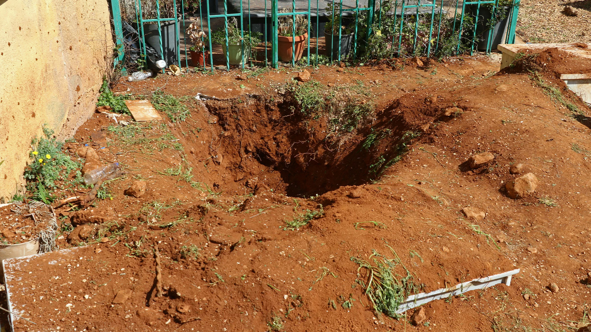 israel-launches-raid-in-lebanon-searching-for-missing-pilot