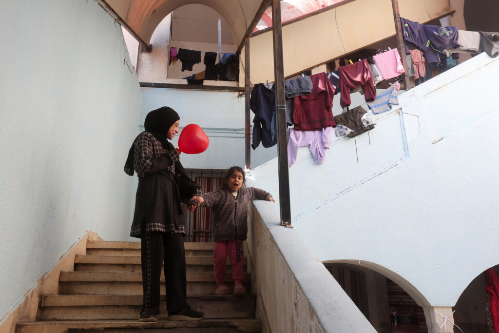 displaced-lebanese-families-seek-refuge-in-school-shelter