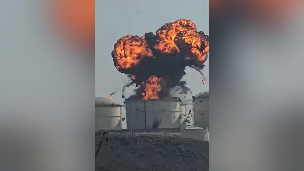 ship-crew-film-drone-strike-on-oil-facility-at-oman’s-salalah-port