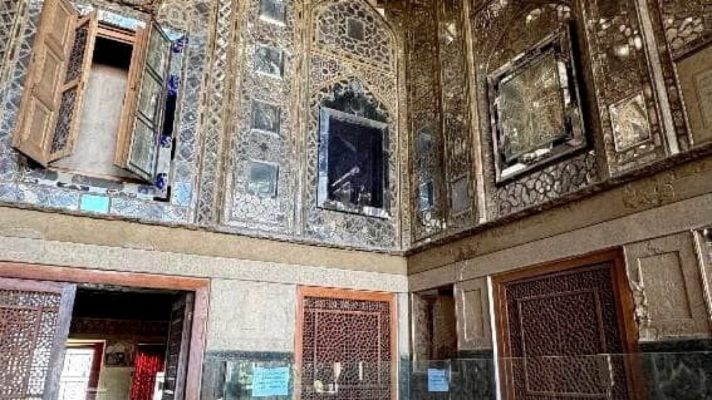 us-israeli-strike-kills-15-at-isfahan-factory,-iranian-media-says