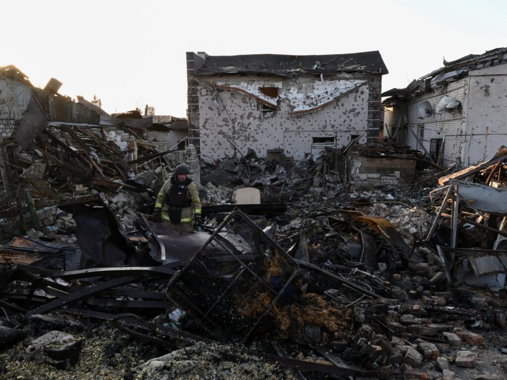 six-killed-in-attacks-on-ukraine-as-eu-extends-sanctions-against-russians