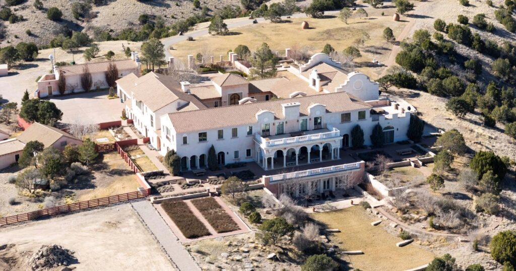 tipster-claims-to-have-seen-‘grave-like-plots’-at-epstein’s-zorro-ranch