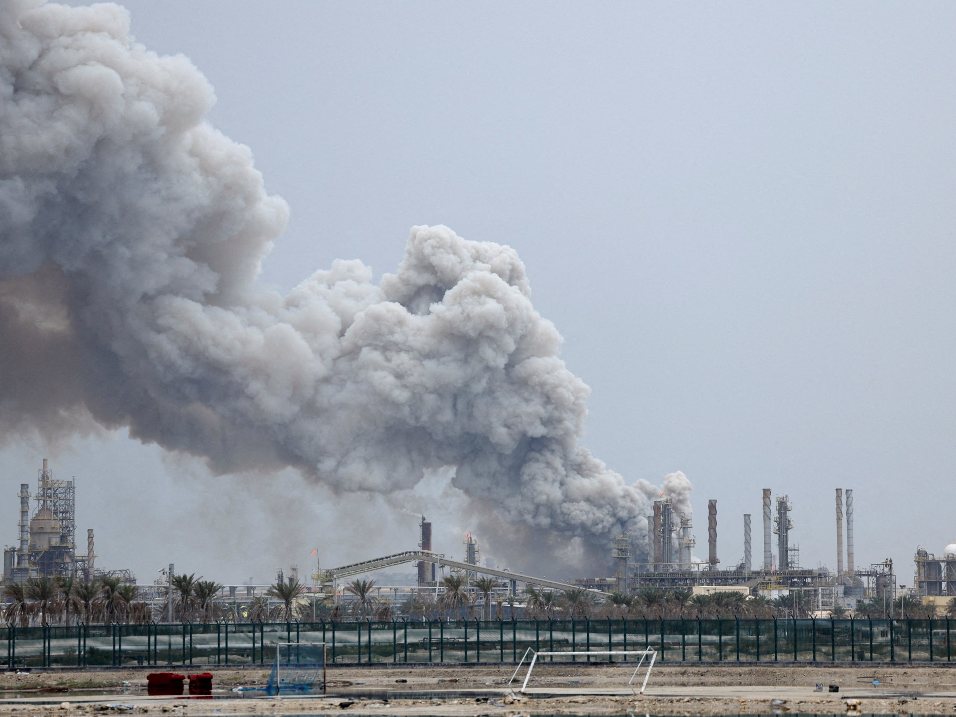 iran-war-live:-tehran-warns-of-intensified-strikes-if-energy-sites-targeted