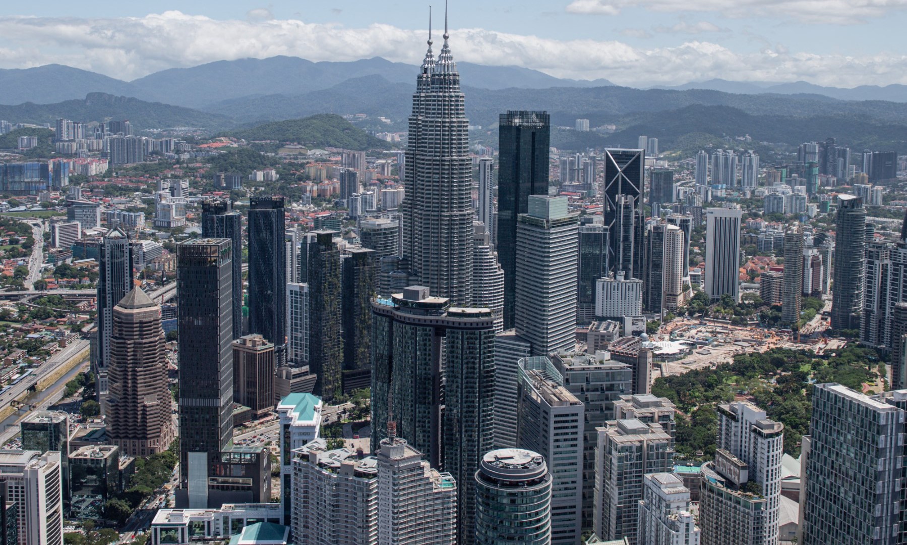 malaysia-moves-to-tighten-rules-for-expats,-raising-fears-of-talent-flight