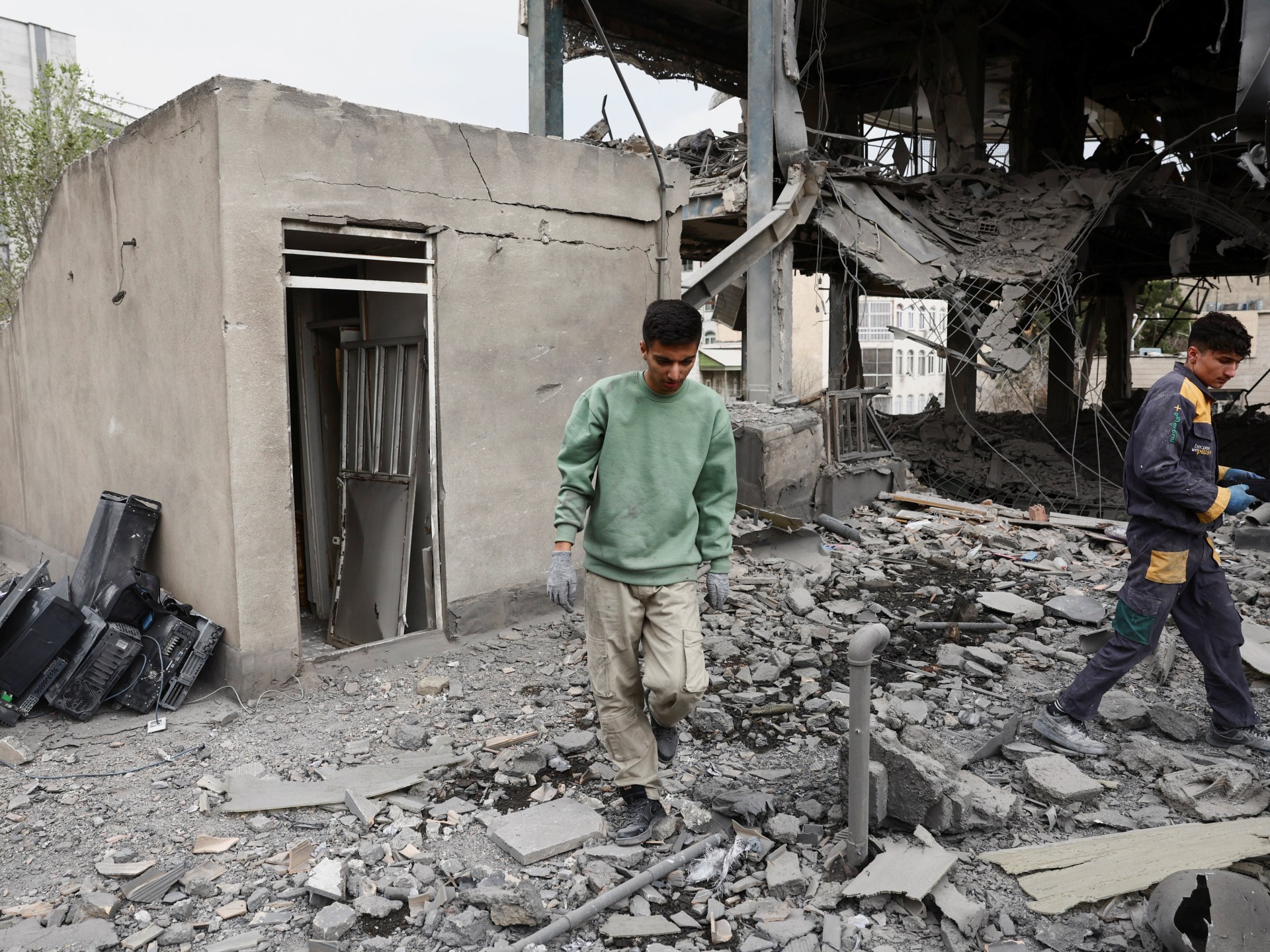 iran-accuses-us-of-plotting-ground-attack,-as-israel-steps-up-bombardment