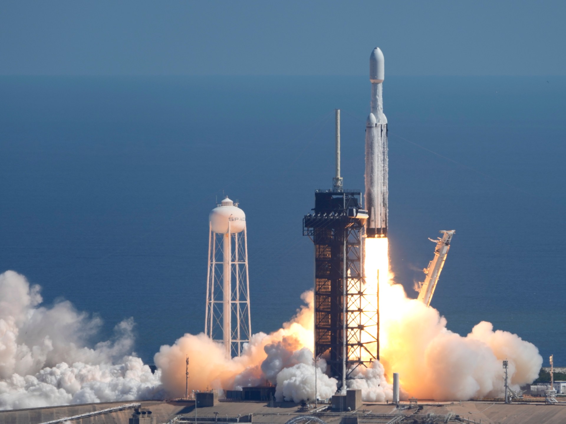 spacex-files-to-go-public,-paving-way-to-make-elon-musk-first-trillionaire