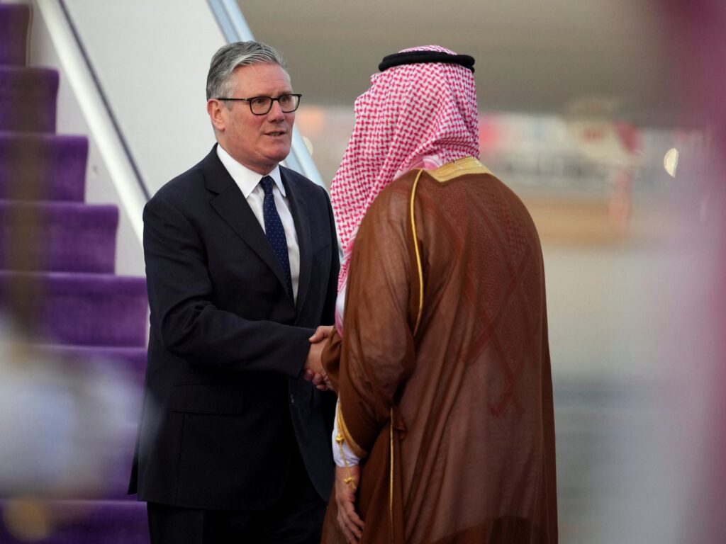 uk-pm-keir-starmer-visits-gulf-to-shore-up-‘fragile’-us-iran-ceasefire
