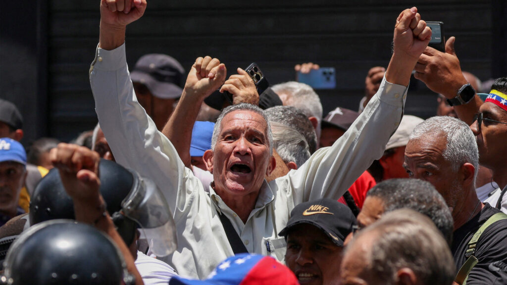 riot-police-push-back-protesters-demanding-higher-wages-in-venezuela