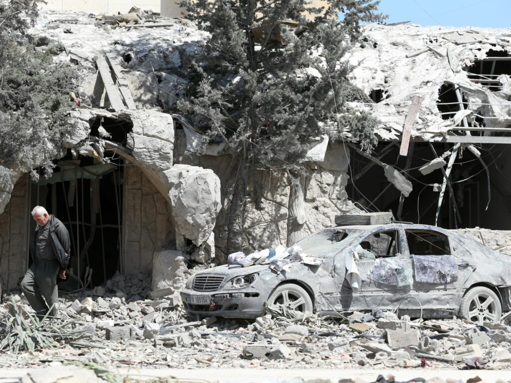 iran-war-live:-israeli-attacks-on-lebanon-threaten-us-iran-ceasefire-talks