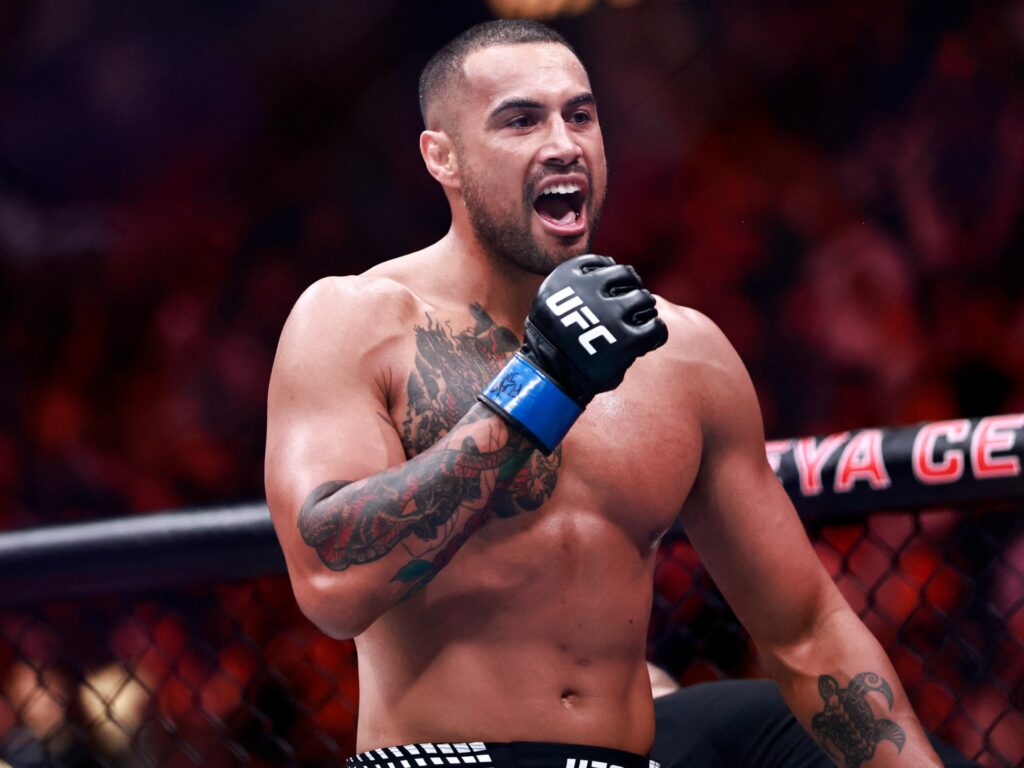 ufc-327:-ulberg-wins-light-heavyweight-belt-with-knockout-in-front-of-trump