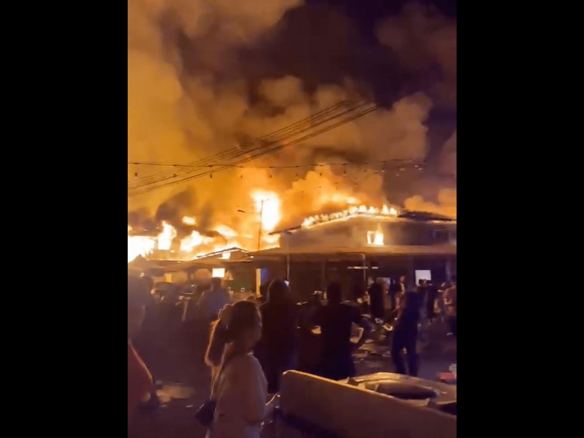 fire-engulfs-more-than-200-homes-in-malaysian-floating-village