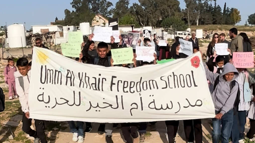 palestinian-children-protest-against-siege-on-their-school