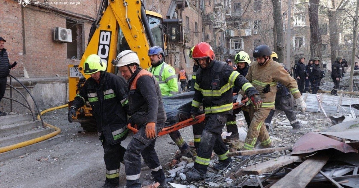 russian-attacks-on-ukraine-kill-at-least-five,-damage-ship-in-port