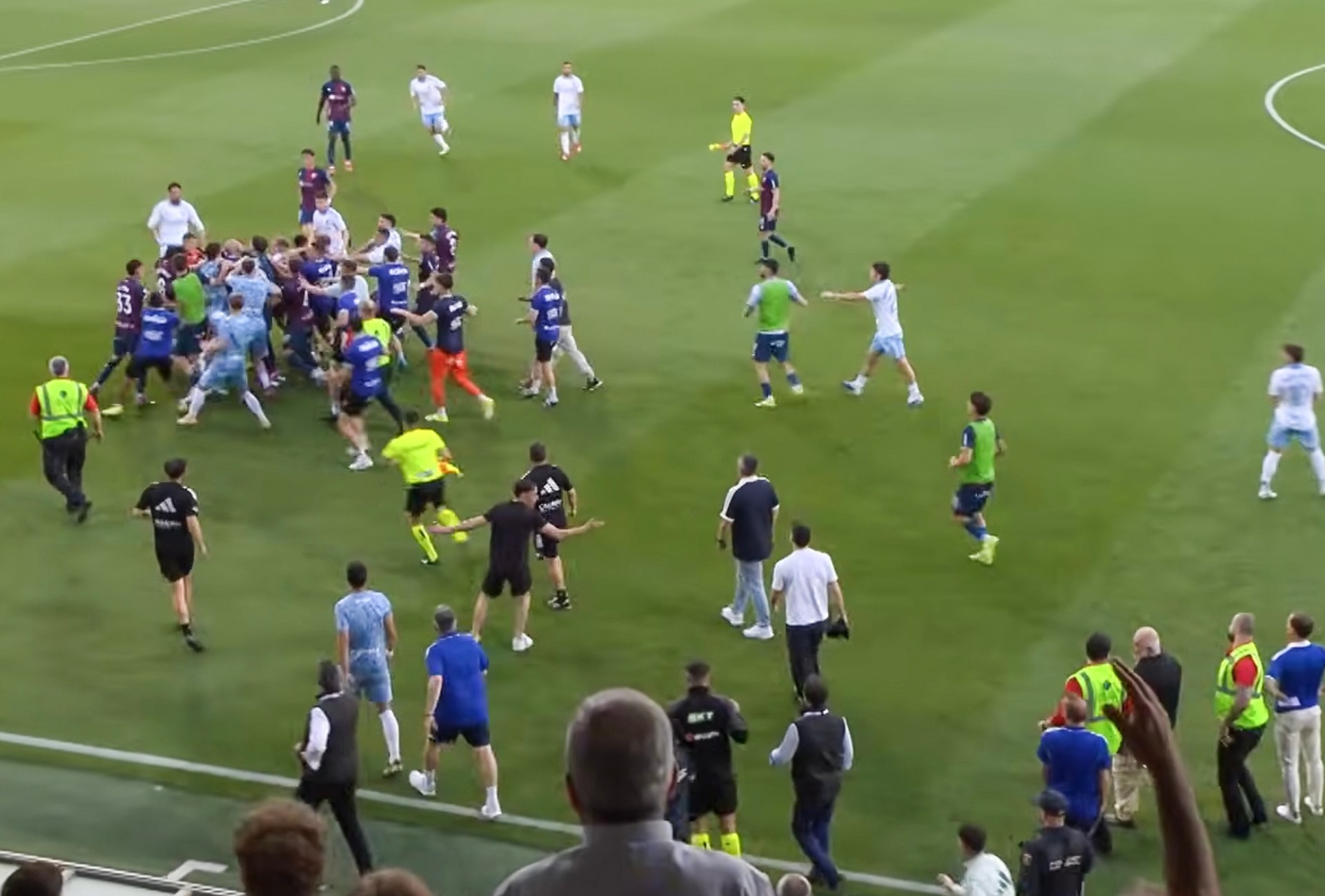 zaragoza-goalkeeper-punches-player,-sparks-brawl-in-la-liga-2-derby-match