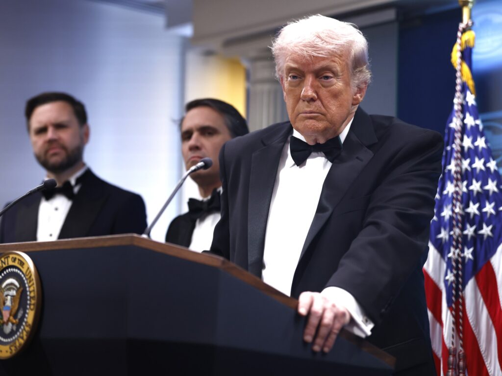 trump-reviews-iranian-proposal-aimed-at-reopening-strait-of-hormuz