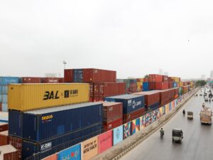 pakistan-opens-up-road-trade-routes-into-iran-amid-hormuz-blockade