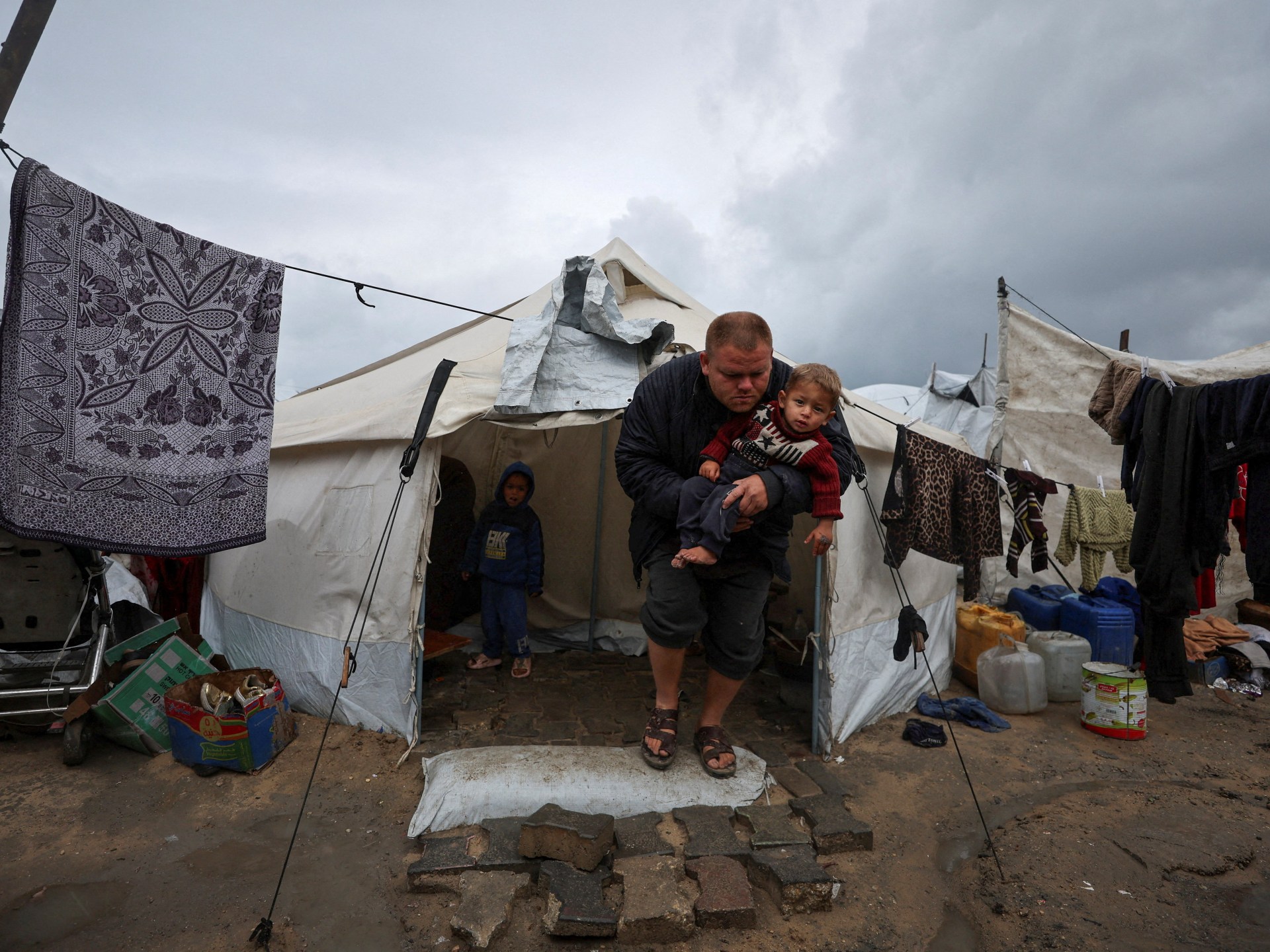 as-summer-approaches,-skin-diseases-spread-through-gaza’s-refugee-camps