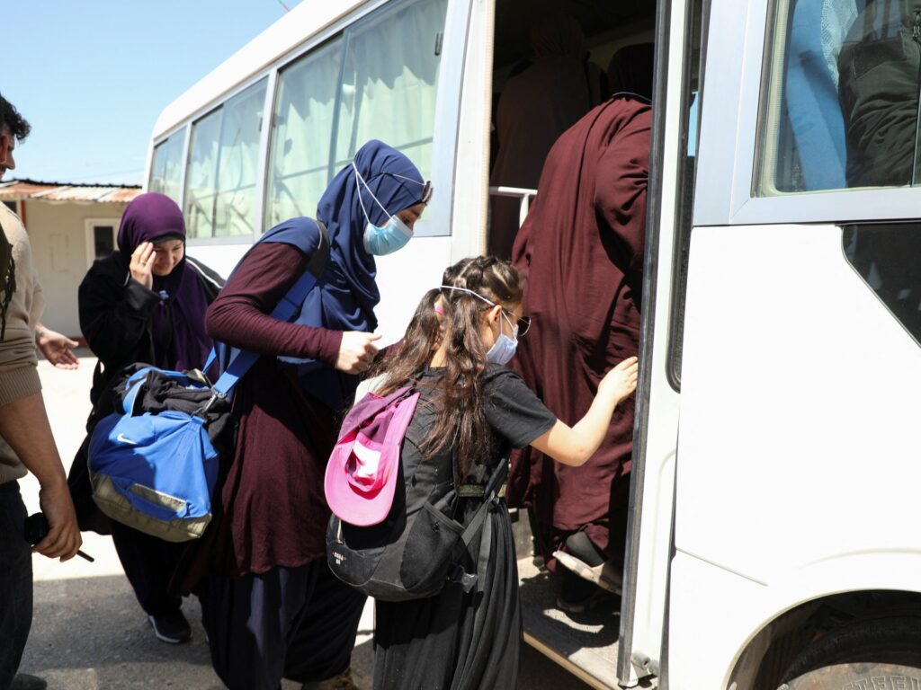 australian-women-with-alleged-isil-ties-returning-from-syria,-minister-says