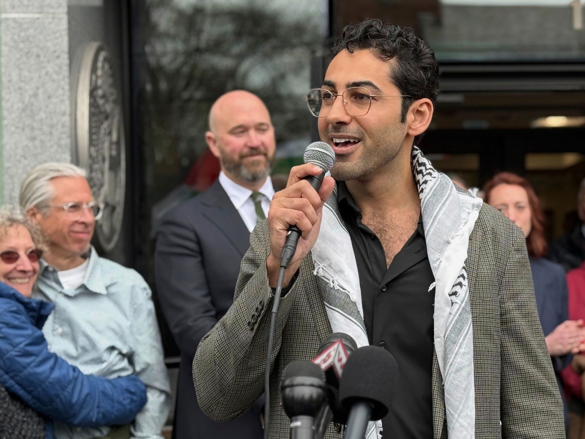 us-reinstates-deportation-proceedings-against-mohsen-mahdawi